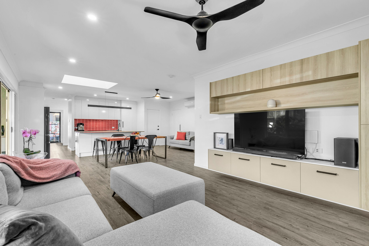 Stylishly Renovated Lowset Living Opposite Leafy Parklands