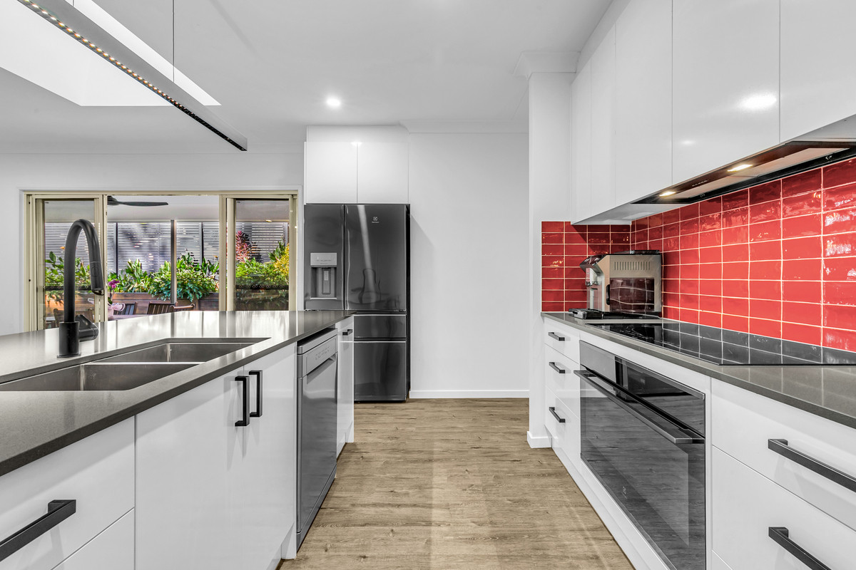 Stylishly Renovated Lowset Living Opposite Leafy Parklands