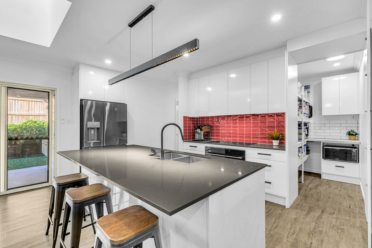 Stylishly Renovated Lowset Living Opposite Leafy Parklands