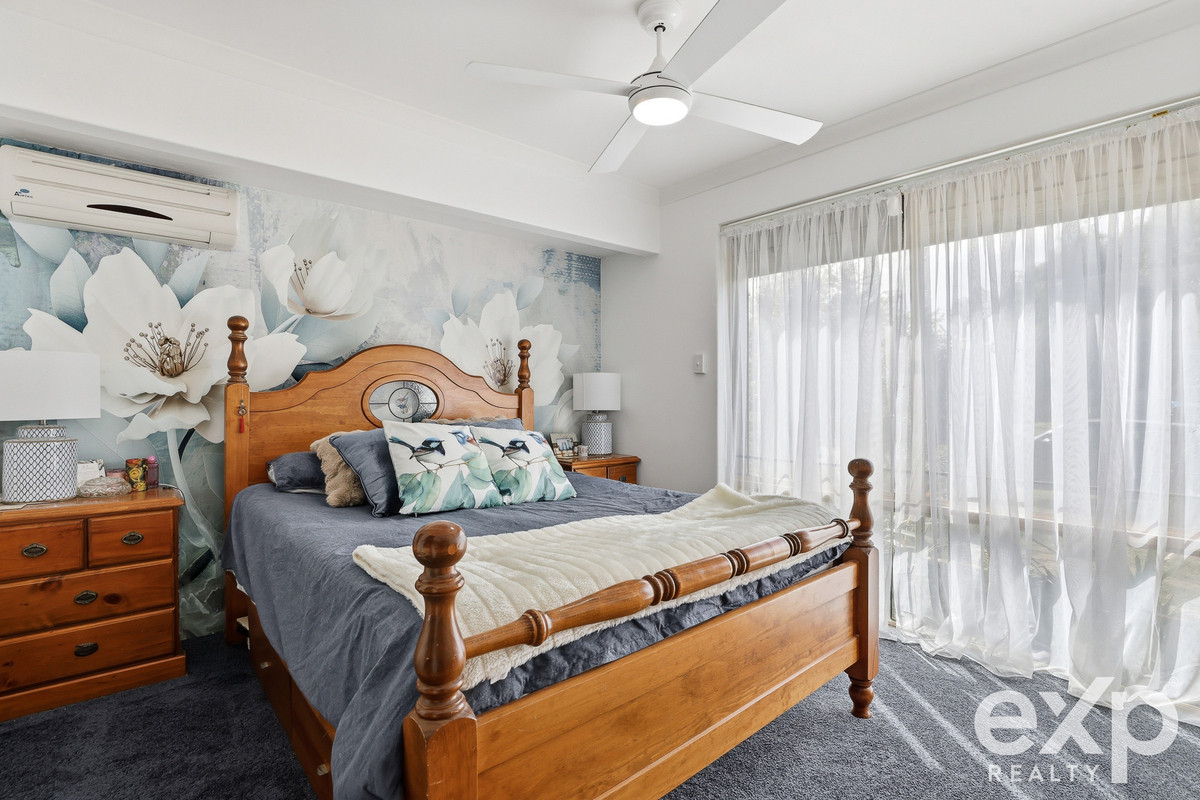 Residential for sale in Warnbro, 11 Tweed Close, Warnbro WA 6169, 702 m²