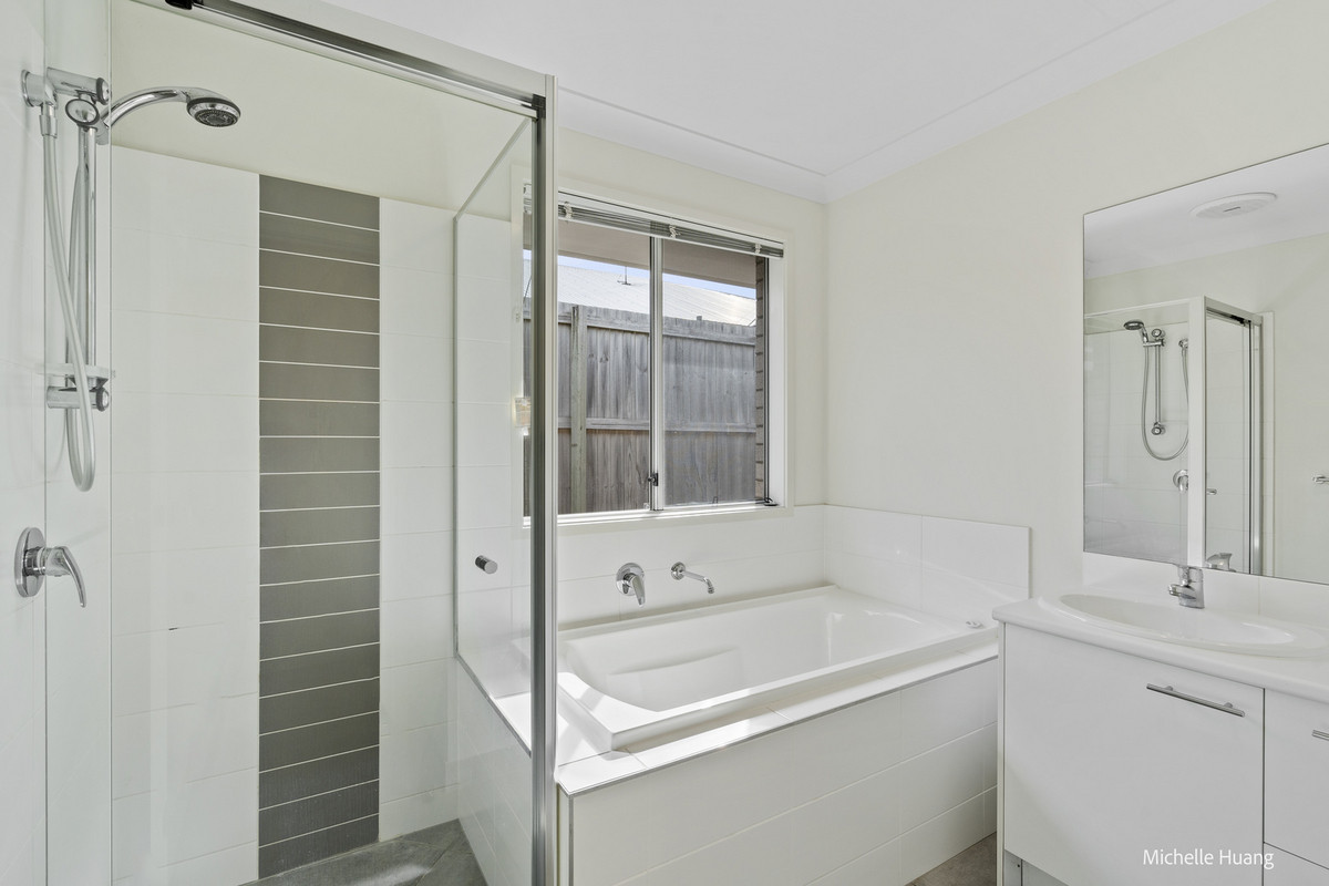 CHARMING FAMILY HOME I ENVIABLE LOCATION I MOVE IN READY
