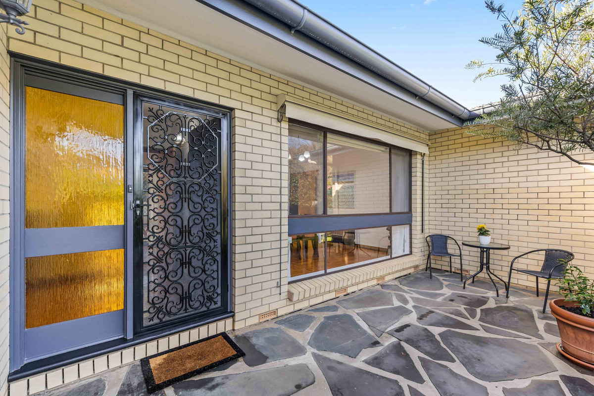 Family Living on 1,151sqm Approx. with Pool, Solar & Future Potential