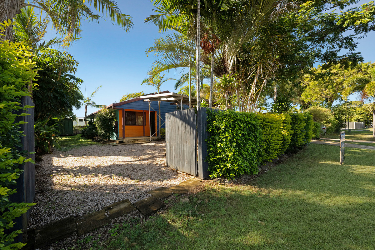 Beach House + Self-Contained Granny Flat | 701m² | Walk to Lamberts Beach