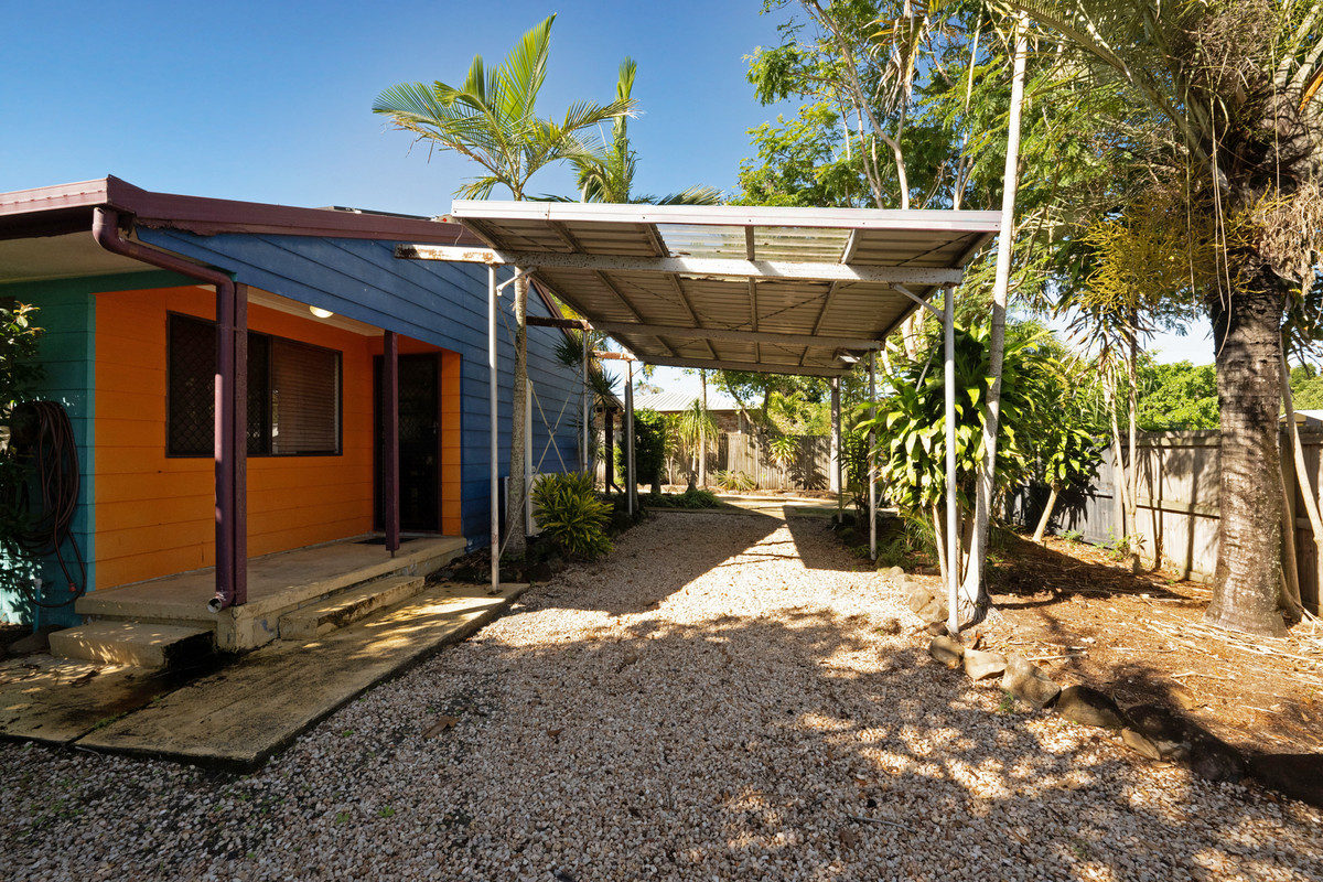 Beach House + Self-Contained Granny Flat | 701m² | Walk to Lamberts Beach