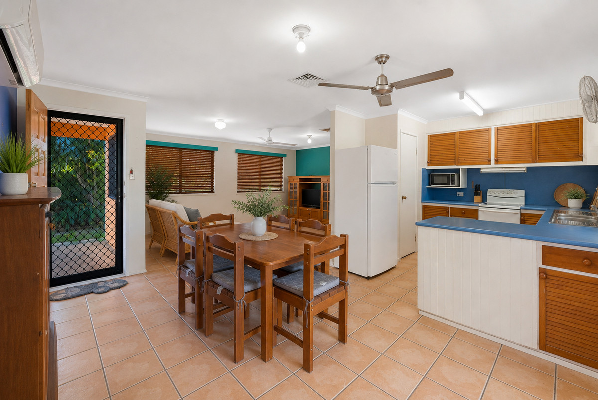 Beach House + Self-Contained Granny Flat | 701m² | Walk to Lamberts Beach