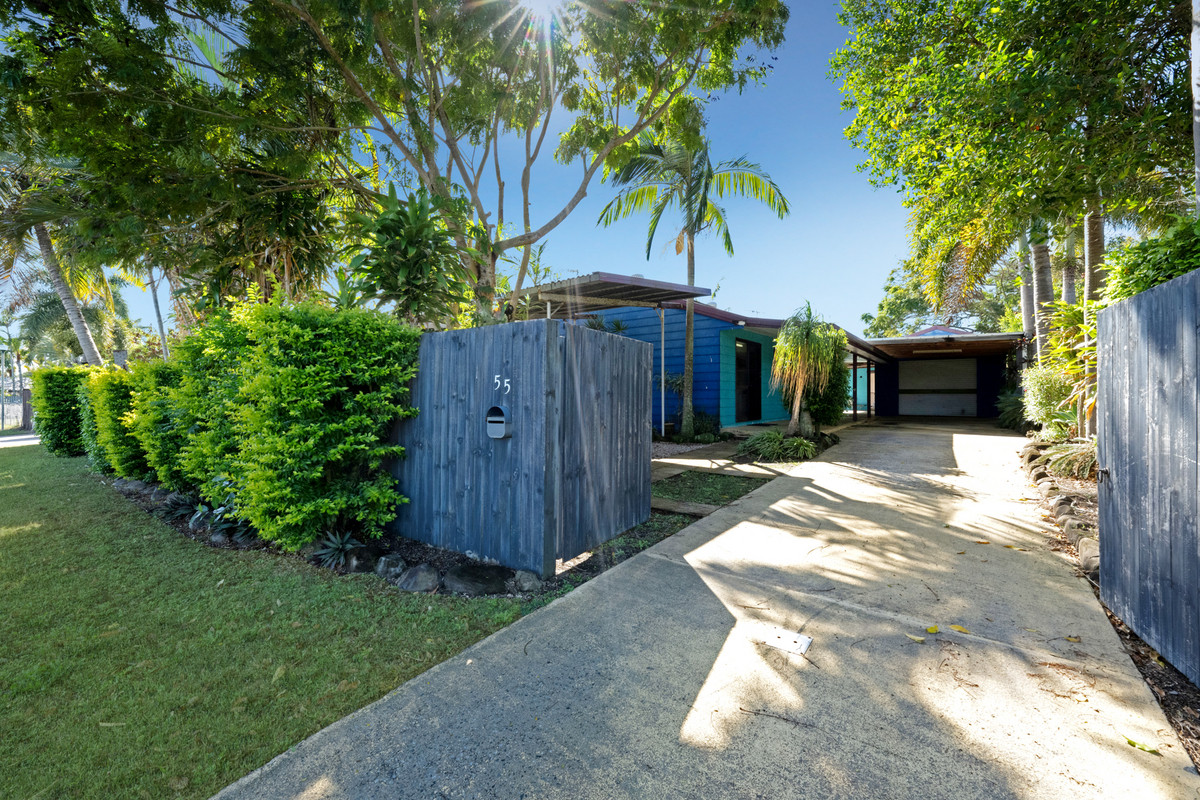 Beach House + Self-Contained Granny Flat | 701m² | Walk to Lamberts Beach