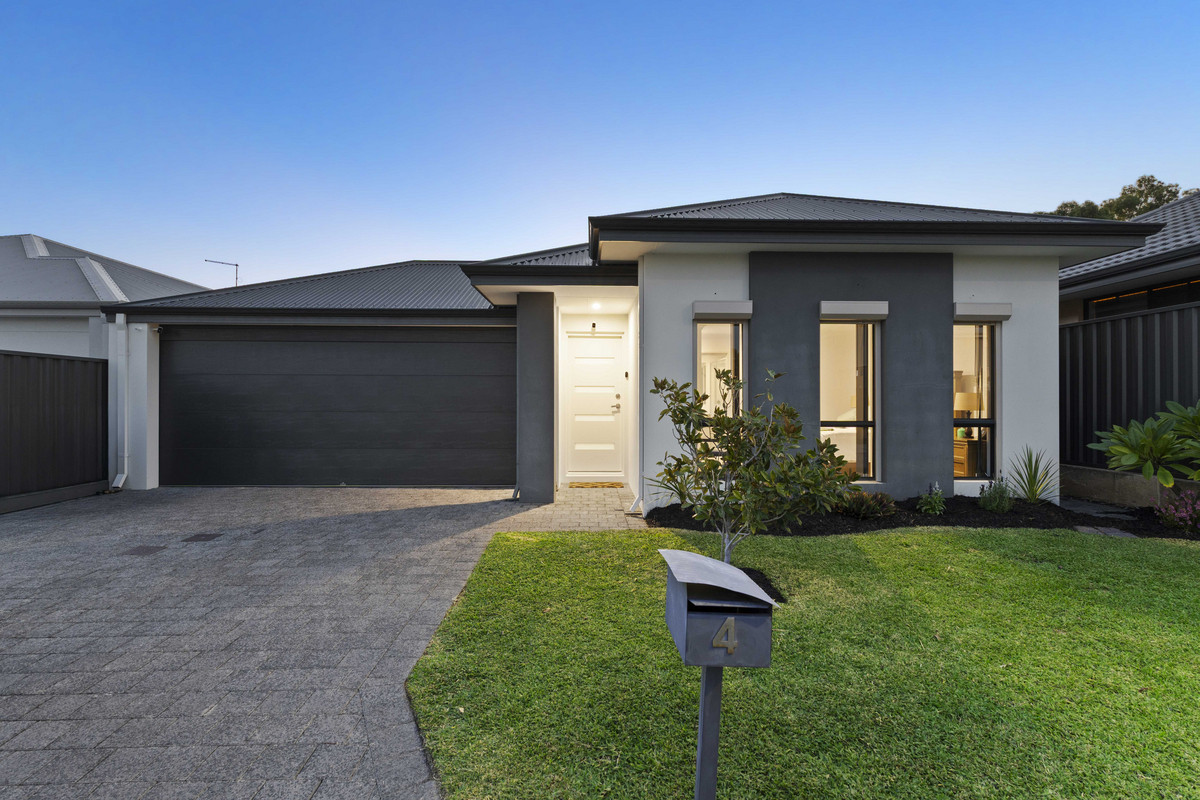 Modern Comfort, Multiple Living Zones & The Easy Lifestyle Everyone Wants.