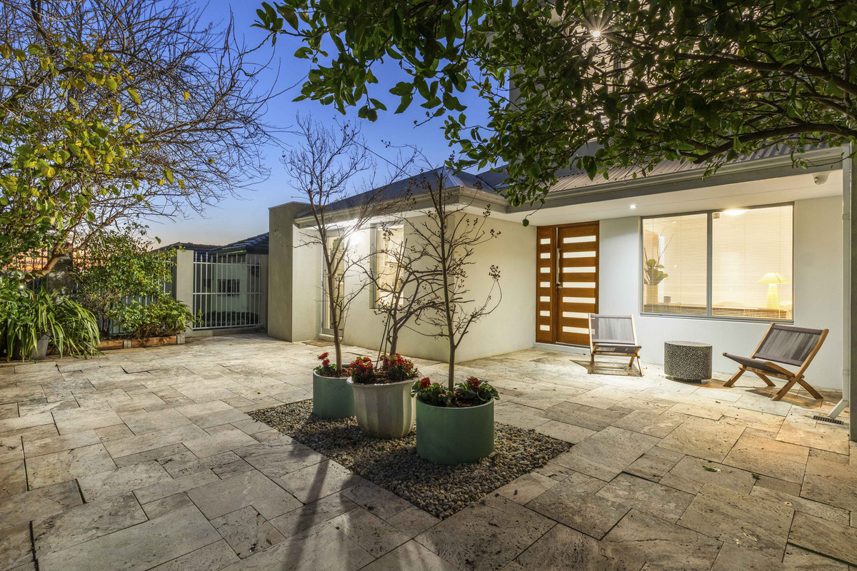 Under Offer with Naomi