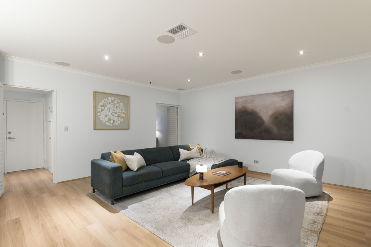 Under Offer with Naomi