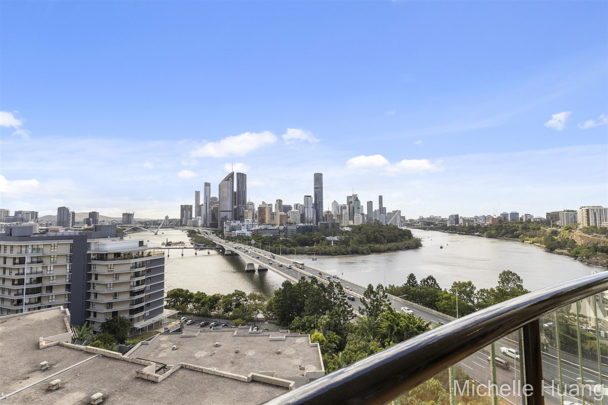 Stunning Story Bridge & River Views!