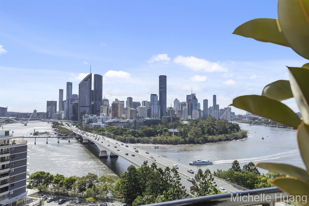 Stunning Story Bridge & River Views!