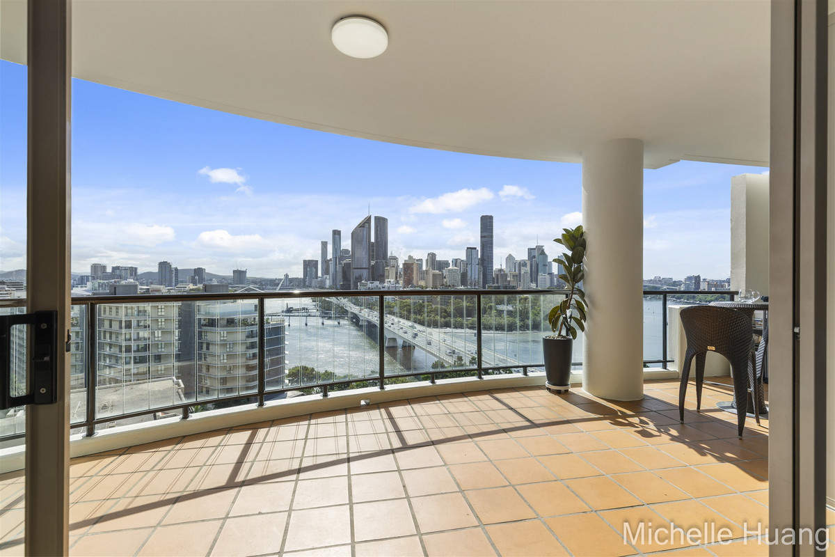 Stunning Story Bridge & River Views!