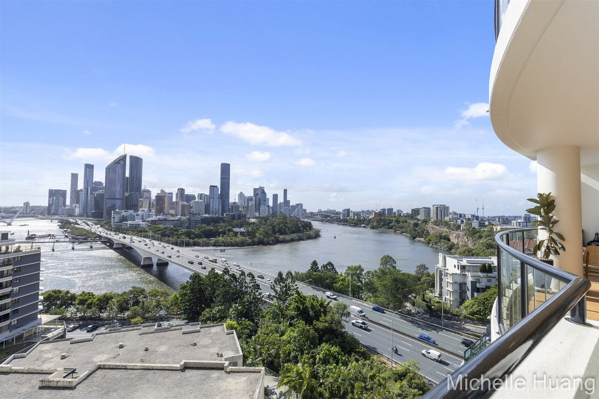 Stunning Story Bridge & River Views!