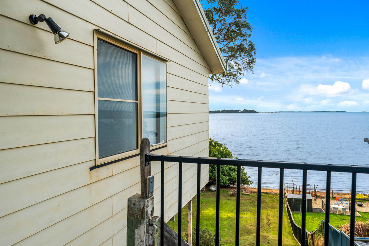 Absolute Waterfront – Space, Privacy & Untapped Potential