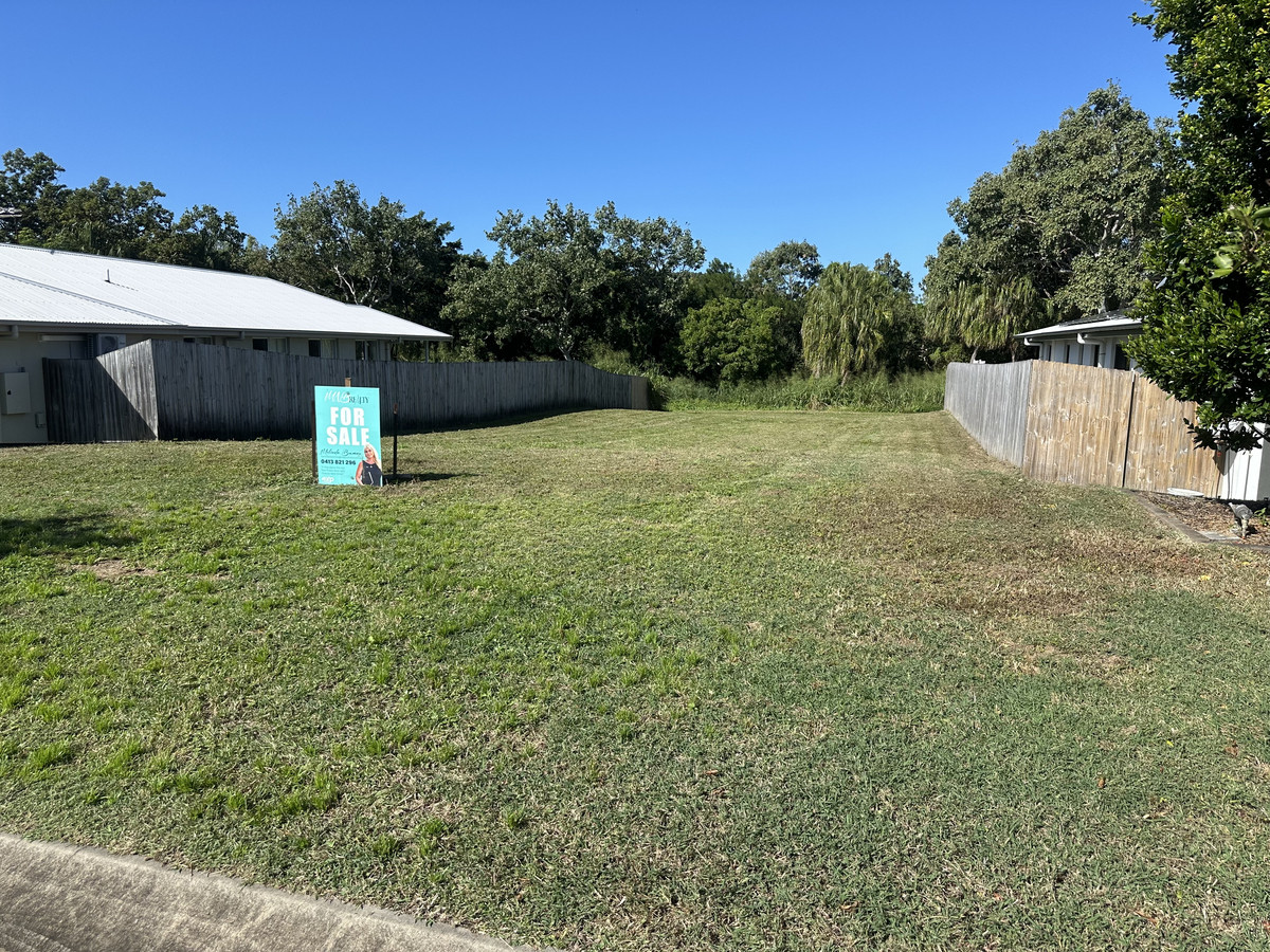 Prime Eimeo Land: Beach Lover's Dream on 965sm block