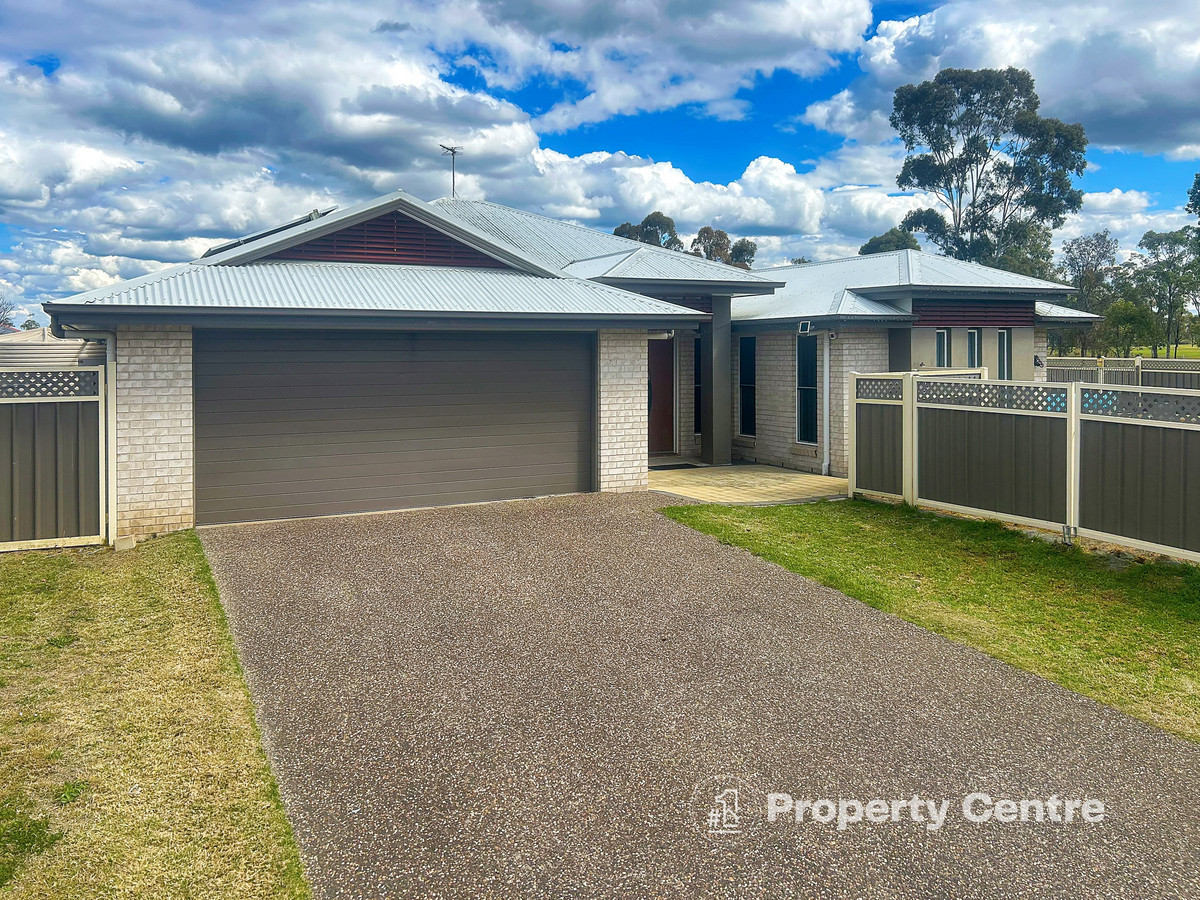 Luxury, Lifestyle & Location Beside the Dalby Golf Course