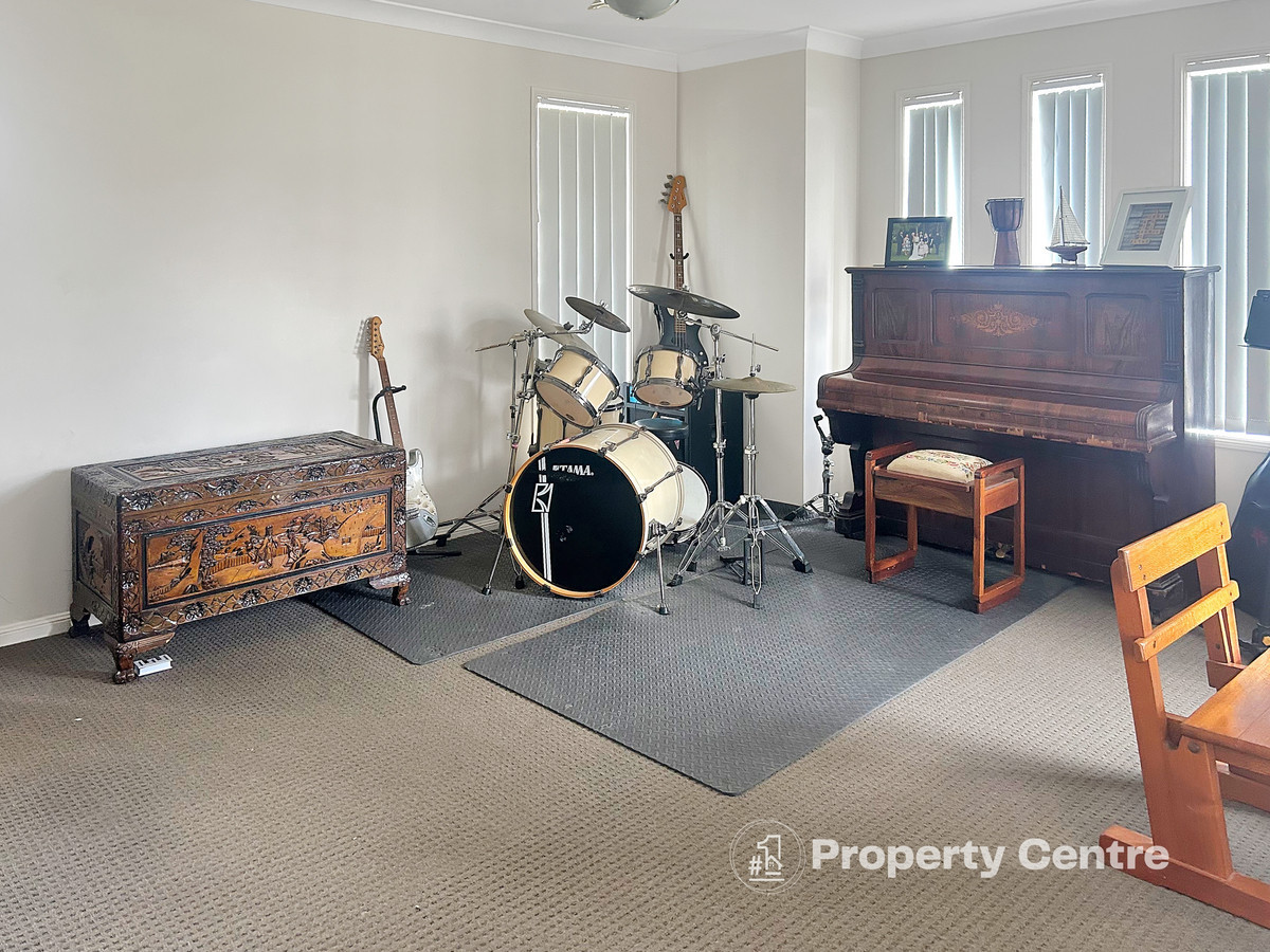 Luxury, Lifestyle & Location Beside the Dalby Golf Course