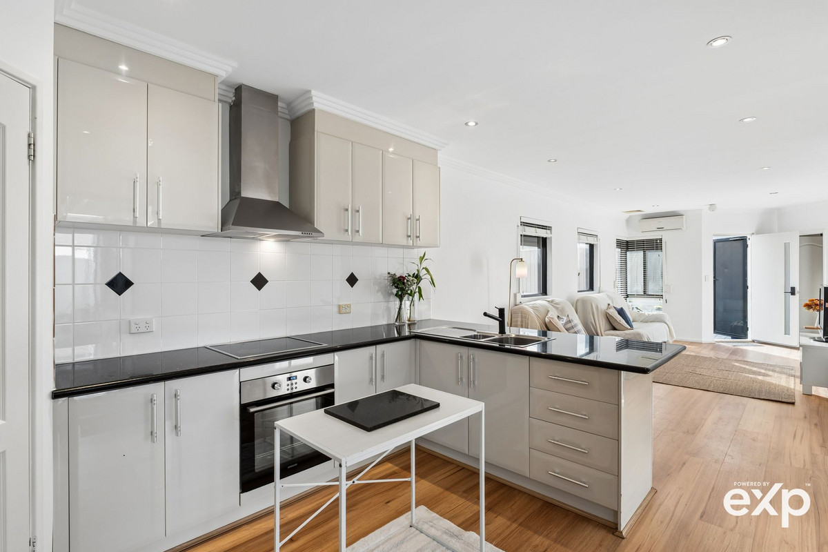 UNDER OFFER - Perfect 1st home or Investors delight!