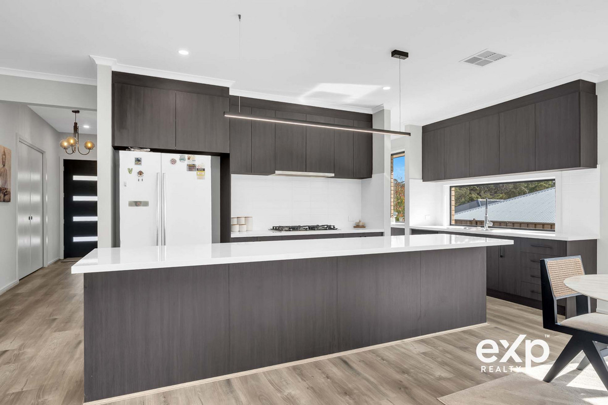 Modern Family Living on a Huge 1,235sqm Allotment in the Heart of Clare