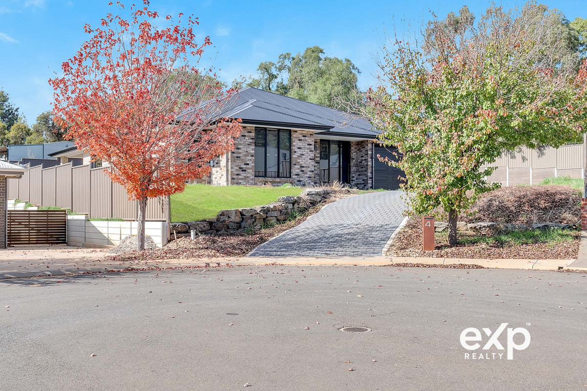 Modern Family Living on a Huge 1,235sqm Allotment in the Heart of Clare
