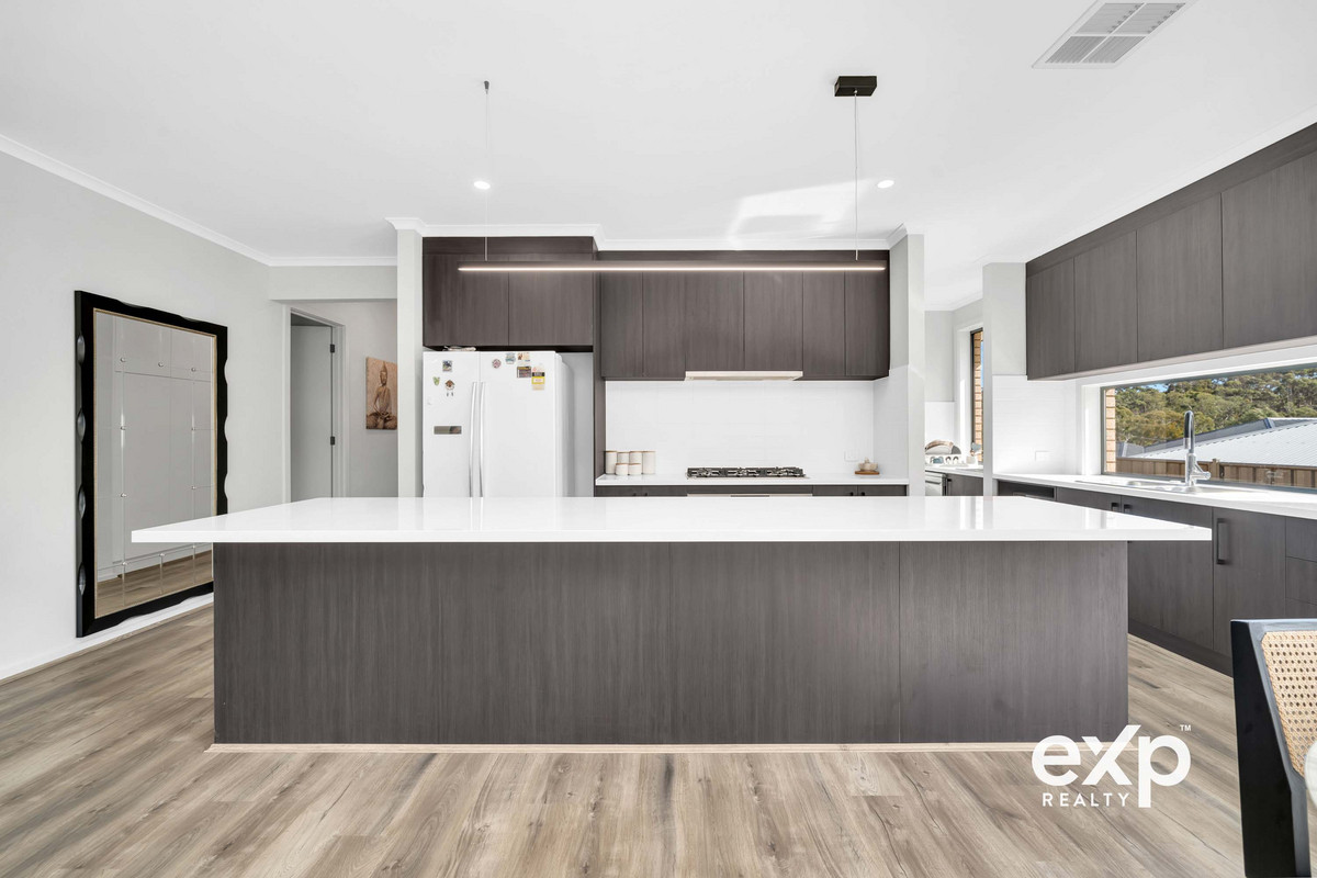 Modern Family Living on a Huge 1,235sqm Allotment in the Heart of Clare