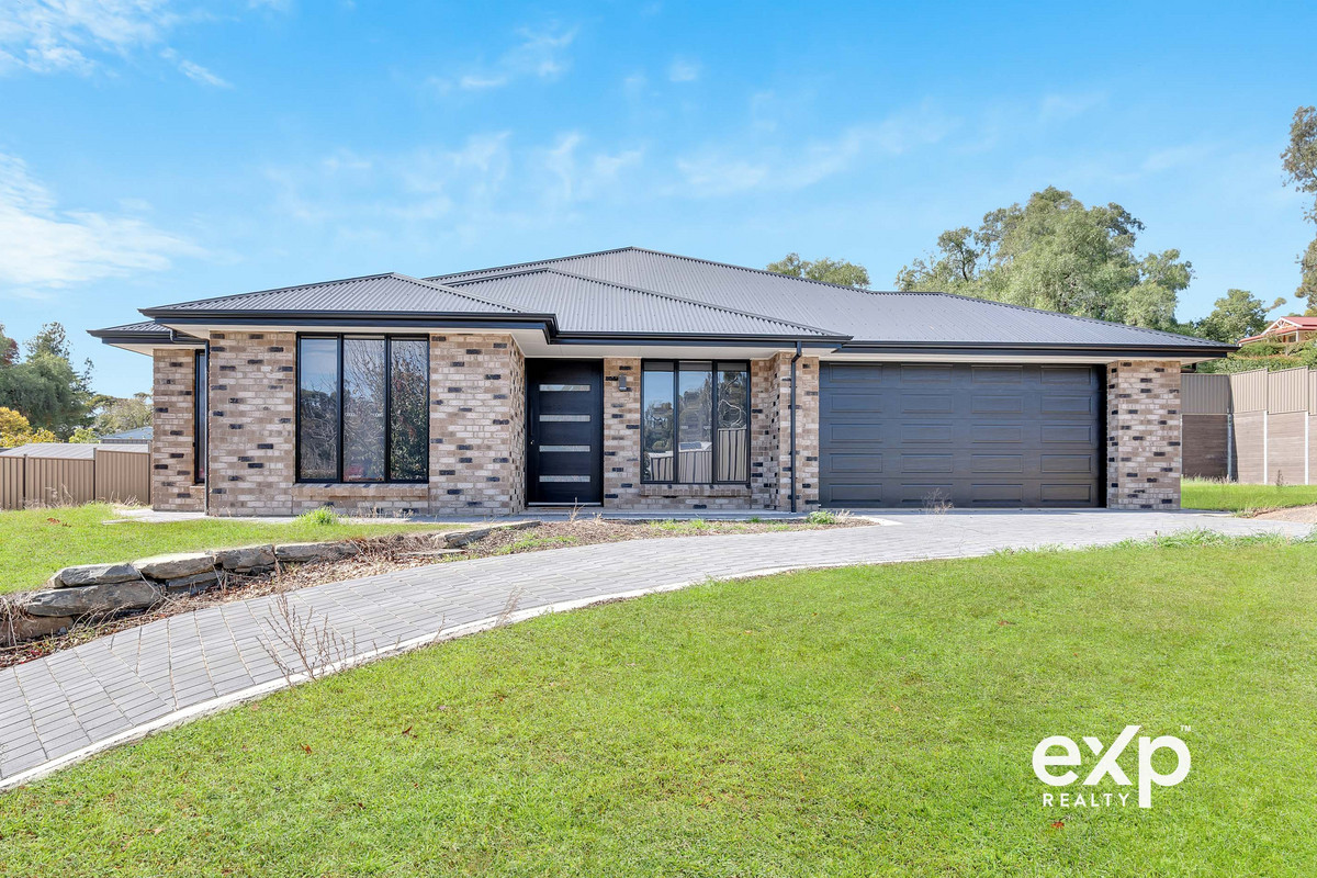 Modern Family Living on a Huge 1,235sqm Allotment in the Heart of Clare
