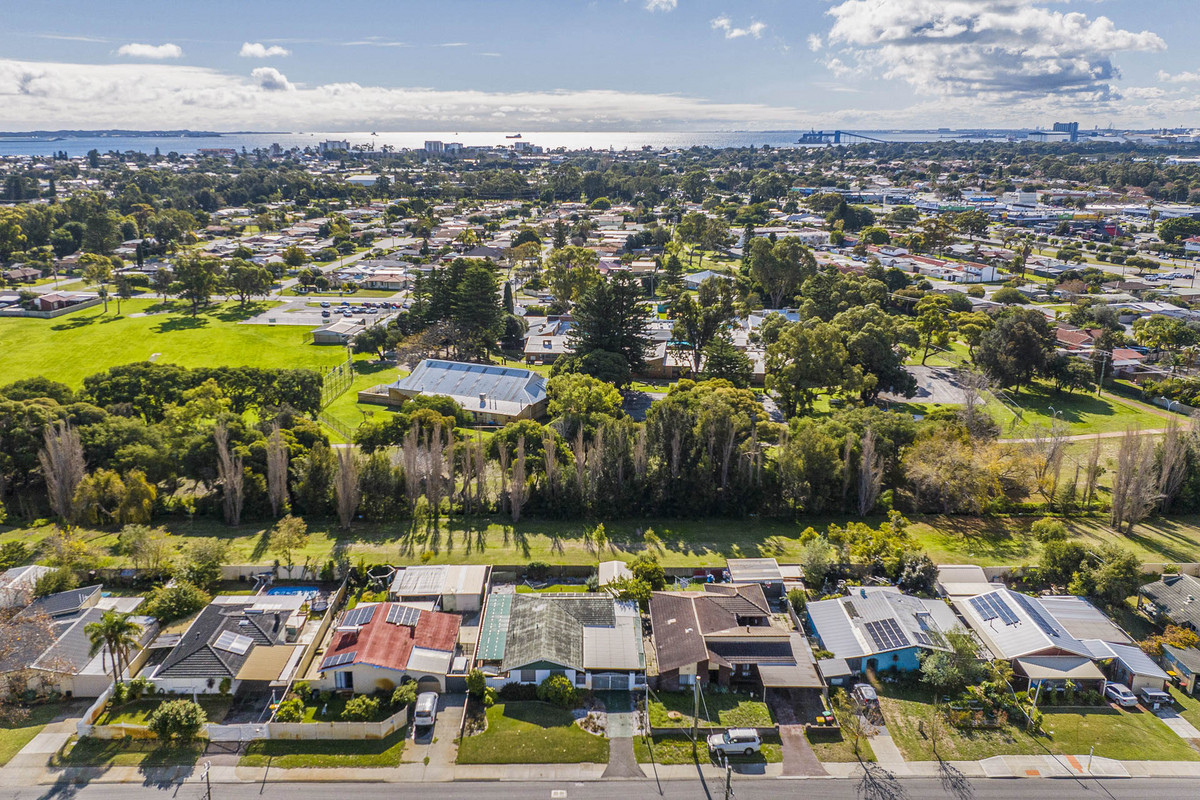 Well-Loved Family Home in the Heart of Rockingham