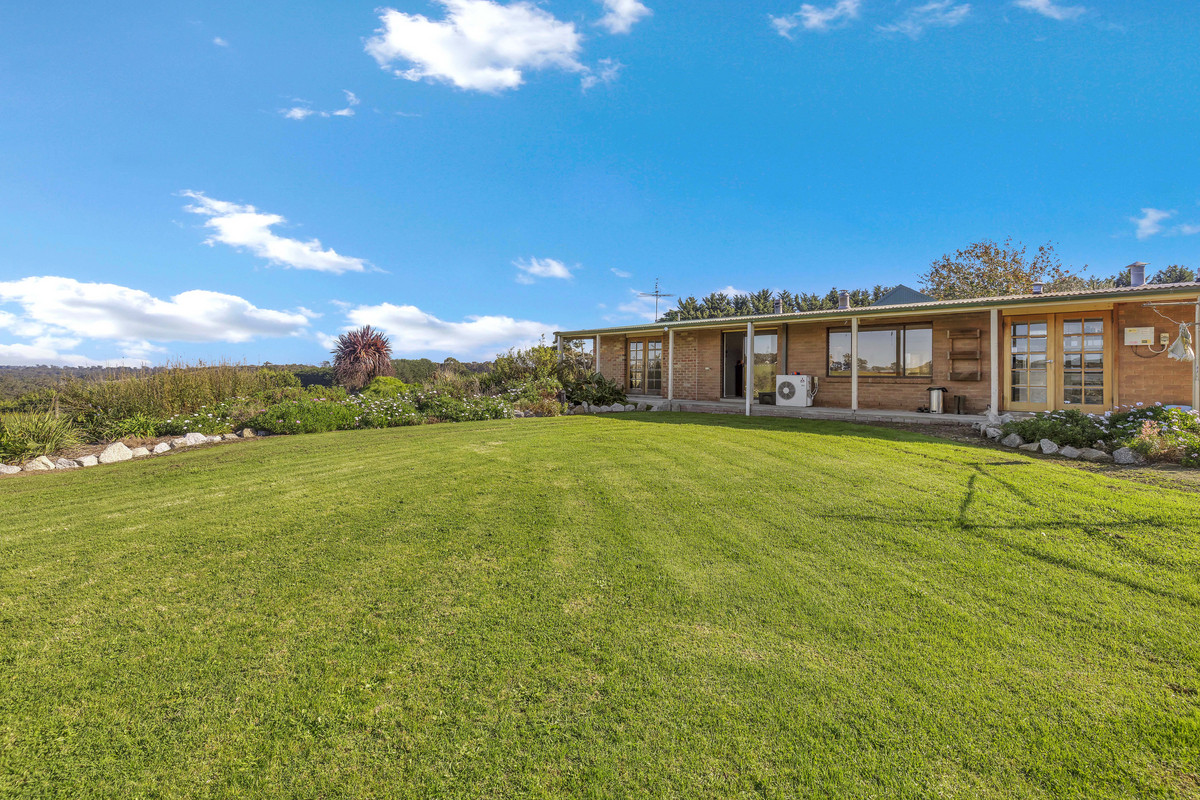 Jindivick Lifestyle Property with River Frontage & Stunning Views