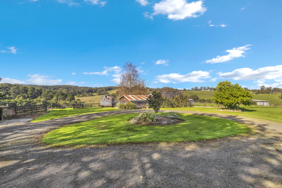 Jindivick Lifestyle Property with River Frontage & Stunning Views