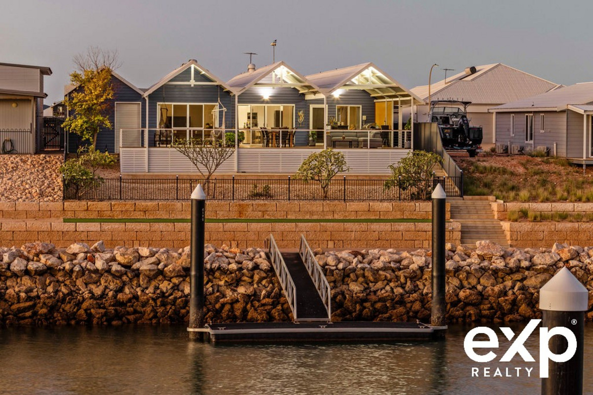 The ultimate in marina living!