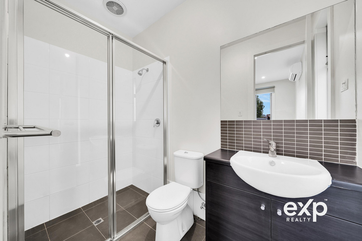 Modern Family Living with Premium Features & Exceptional Convenience