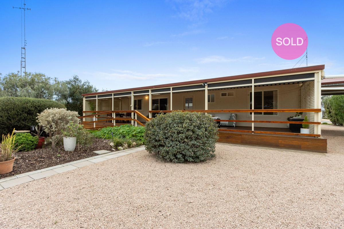 Residential for sale in Moonta Bay, 130 Moonta Road, Moonta Bay SA 5558, 986 m²