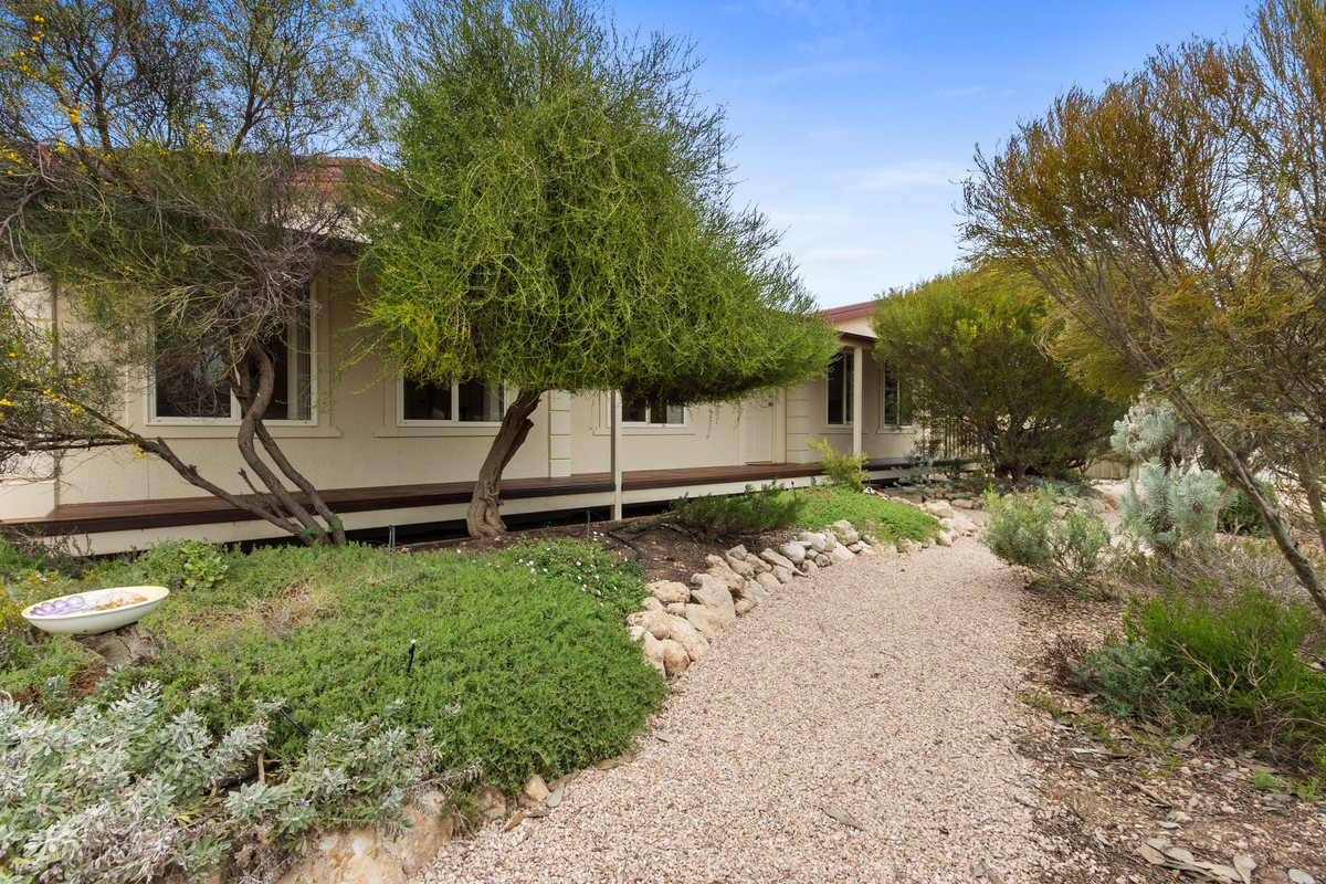 Residential for sale in Moonta Bay, 130 Moonta Road, Moonta Bay SA 5558, 986 m²