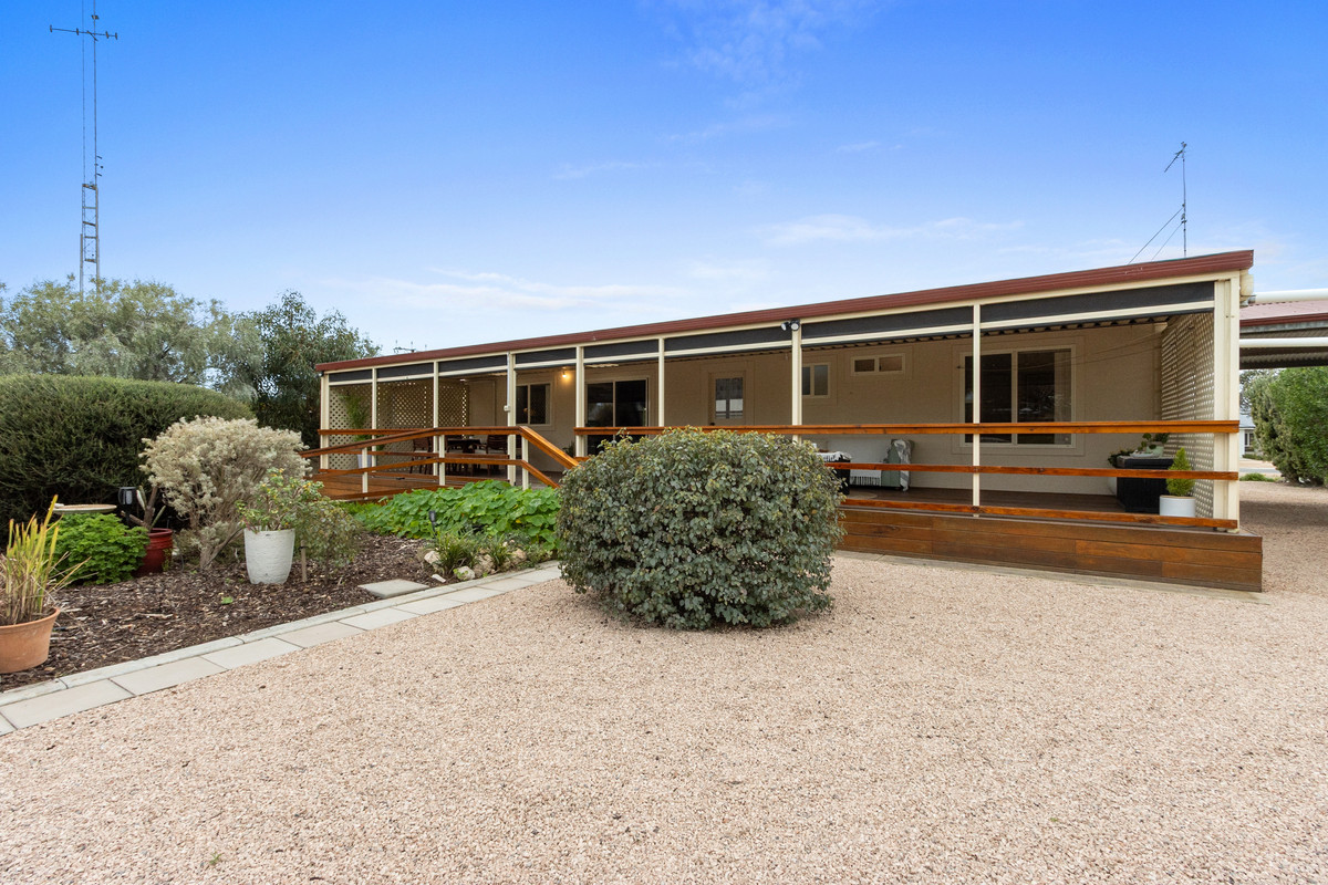 Residential for sale in Moonta Bay, 130 Moonta Road, Moonta Bay SA 5558, 986 m²