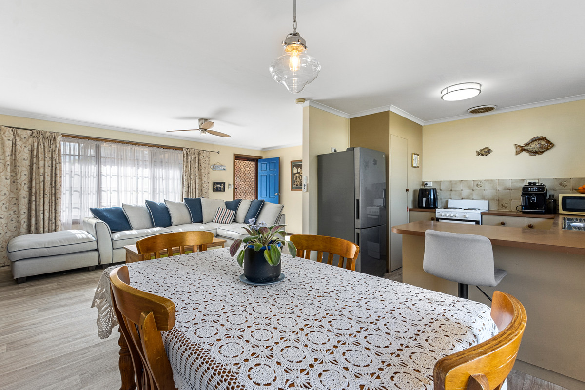 120m from the beach, unit living