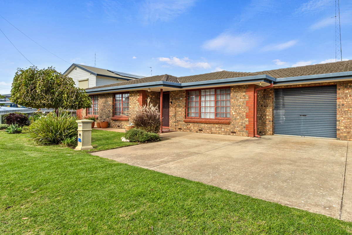 Easy-Care Living with the beach 120m from your doorstep