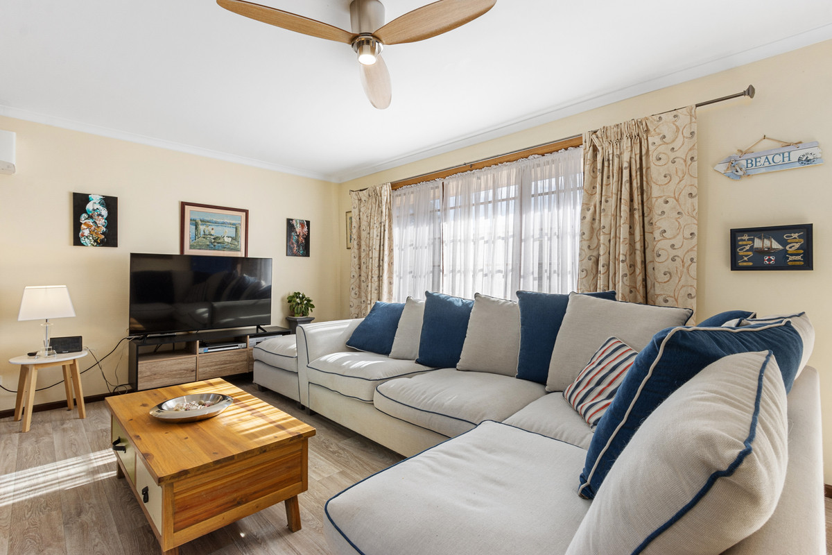 120m from the beach, unit living
