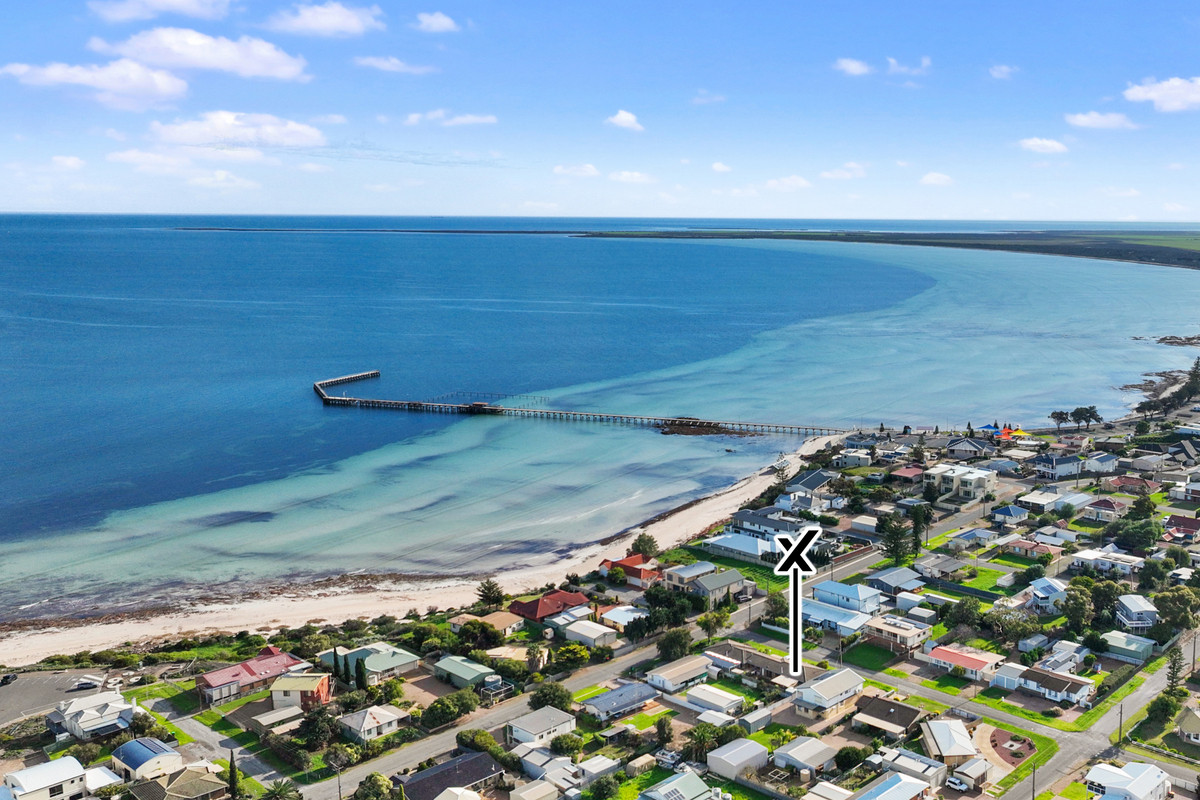 120m from the beach, unit living
