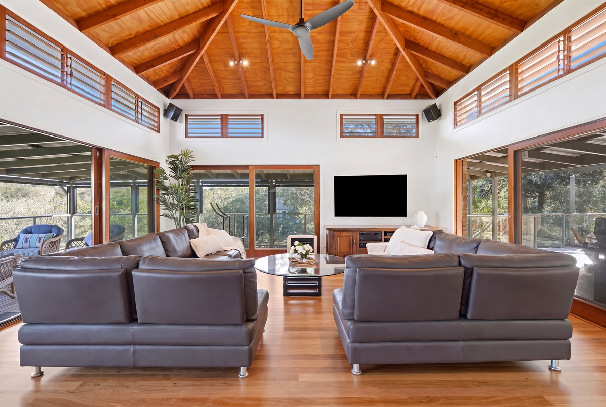 Residential for sale in Copacabana, 247 Del Monte Place, Copacabana NSW 2251, 561 m²