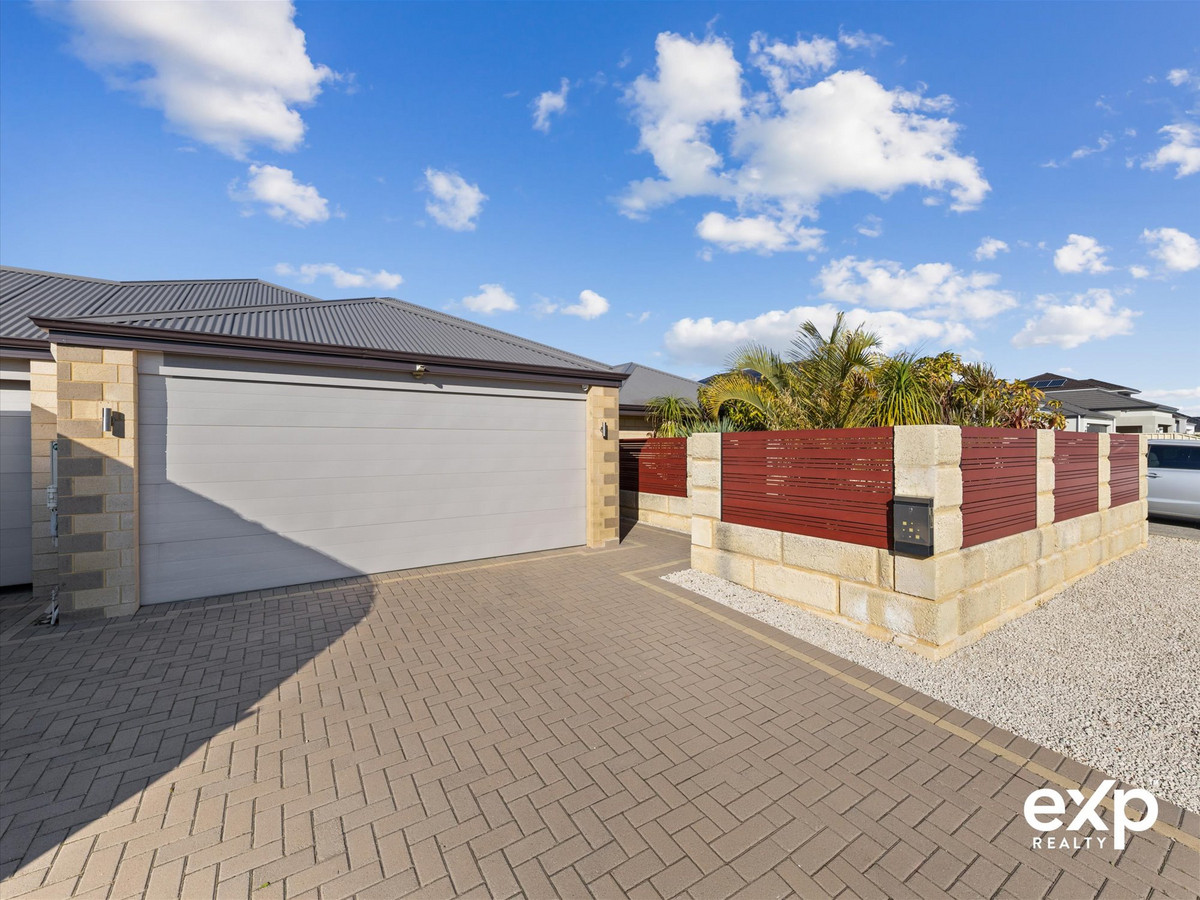 OCEAN BREEZE & SERENITY PLEASE, MADORA BAY OPPULENCE JUST 750M FROM BEACH.