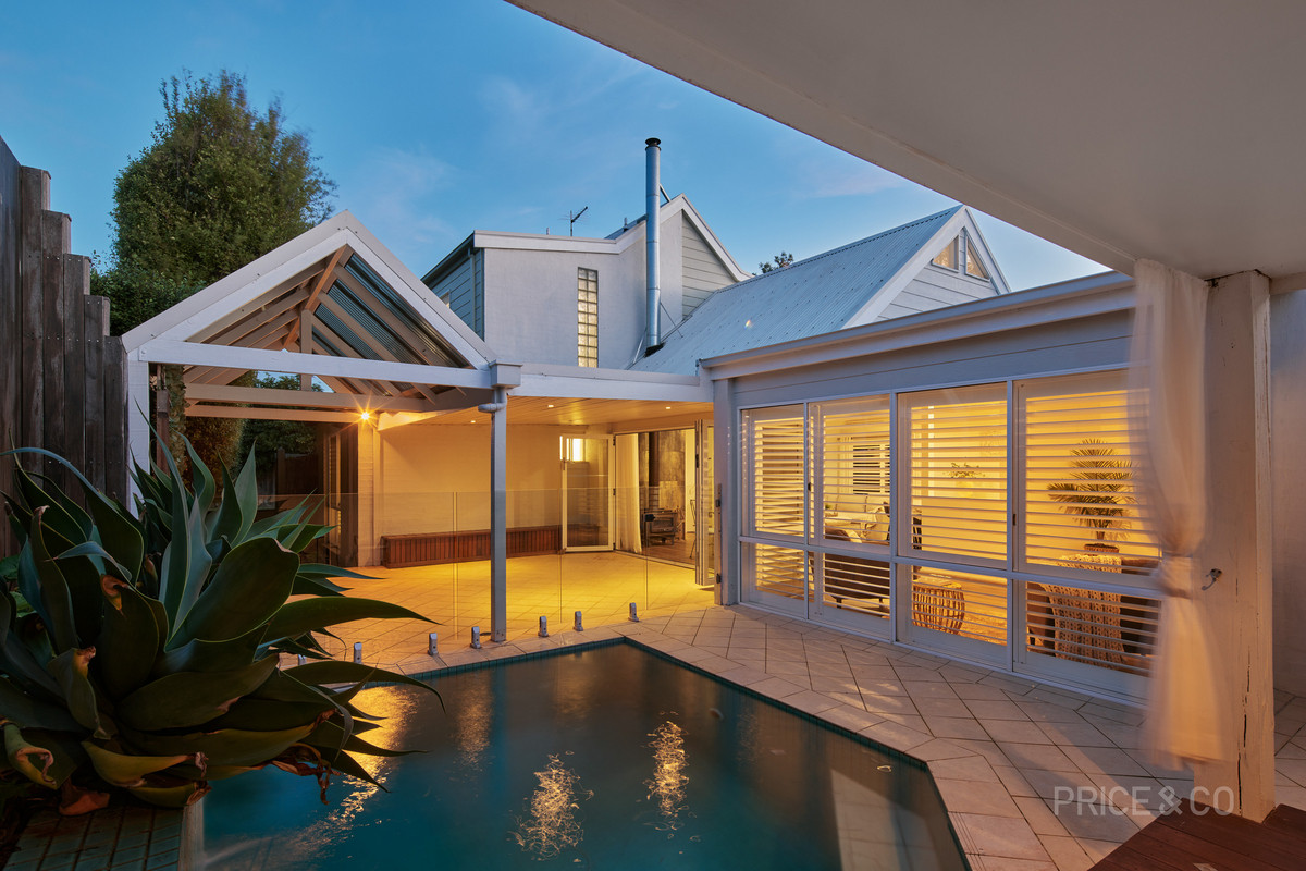 Coastal Living With Space To Entertain