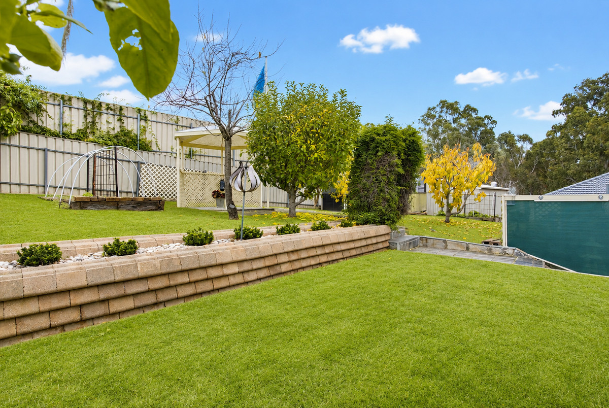 Residential for sale in Woodcroft, 278 Pimpala Road, Woodcroft SA 5162, 885 m²