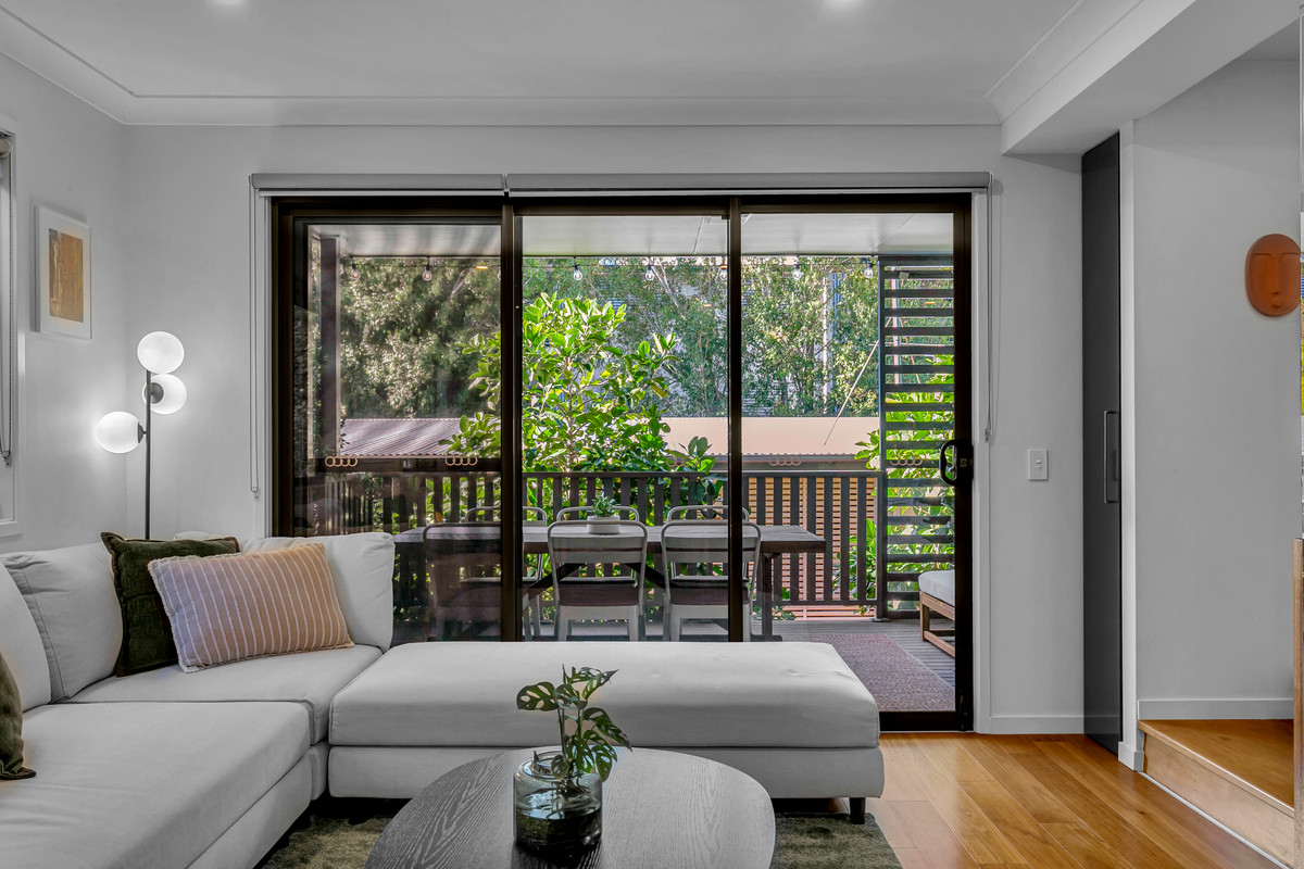 Inner-City Convenience with Modern and Effortless Townhouse Living