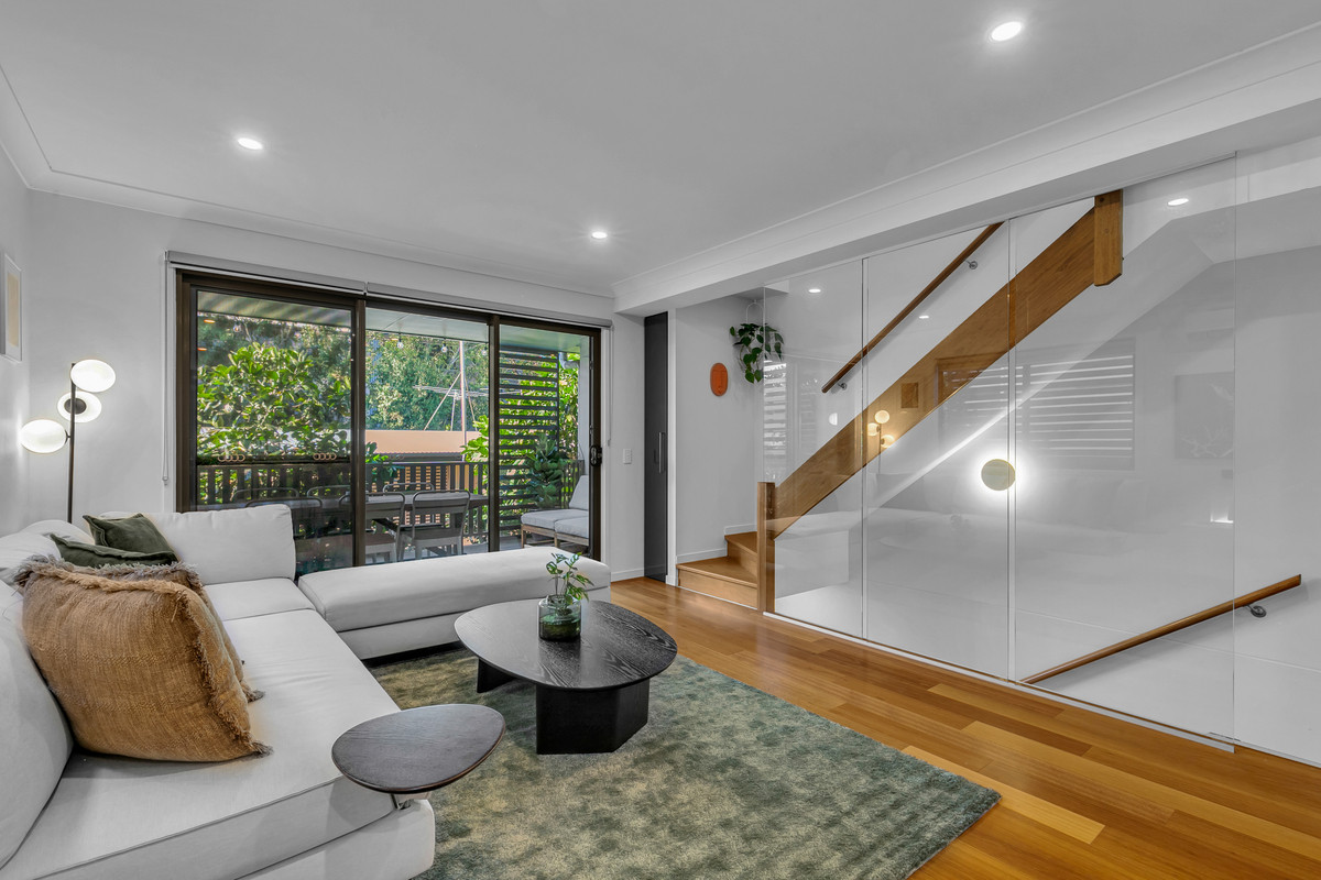 Inner-City Convenience with Modern and Effortless Townhouse Living