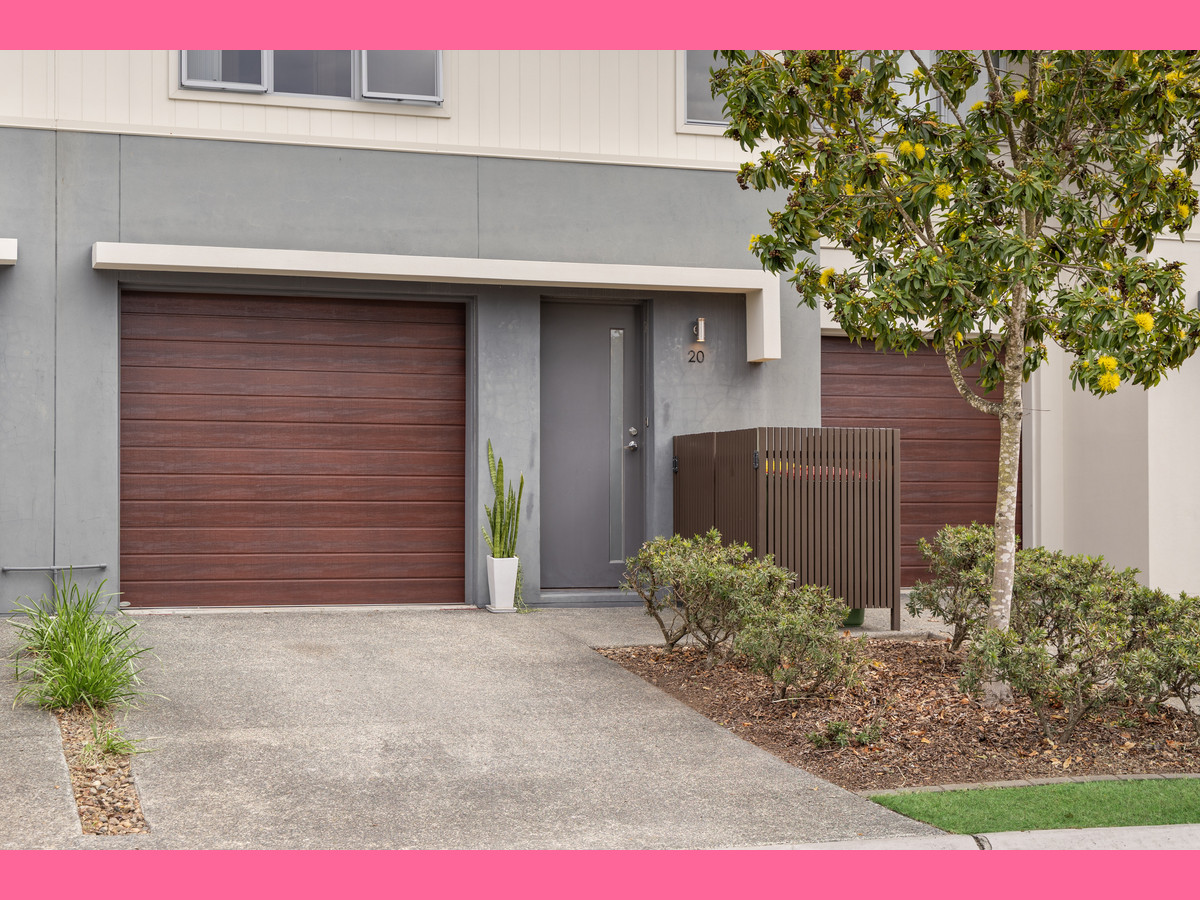 Stylish Townhouse Living In Small Complex