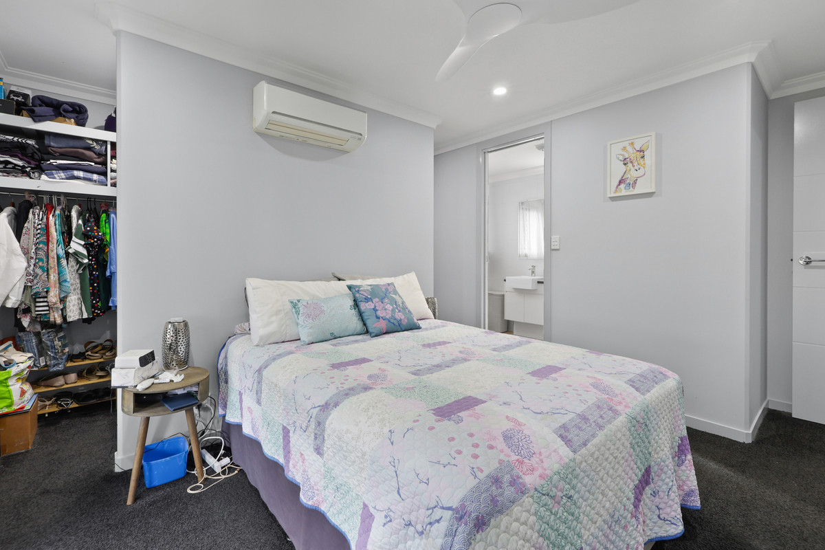 Family-Friendly Gem in Beaconsfield's Heart. Price reduced to match the current market. Owners are saying sell to move into retirement!!!!