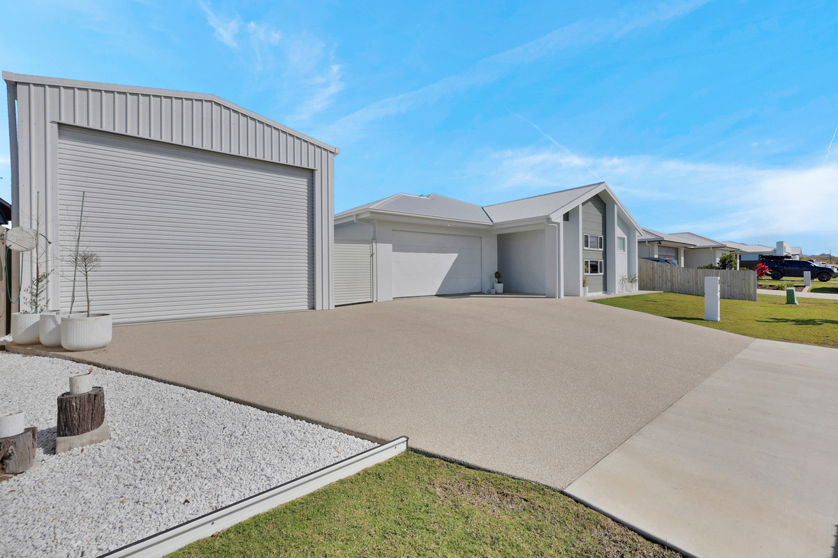DON'T UNDERESTIMATE THE TRUE VALUE HERE!!! BARELY 9 MONTHS OLD!!! CONTACT AGENT Modern Family Living in Rural View
