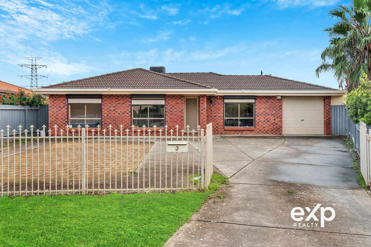 Rare 887m² Family Entertainer with Huge Backyard & 3 Sheds