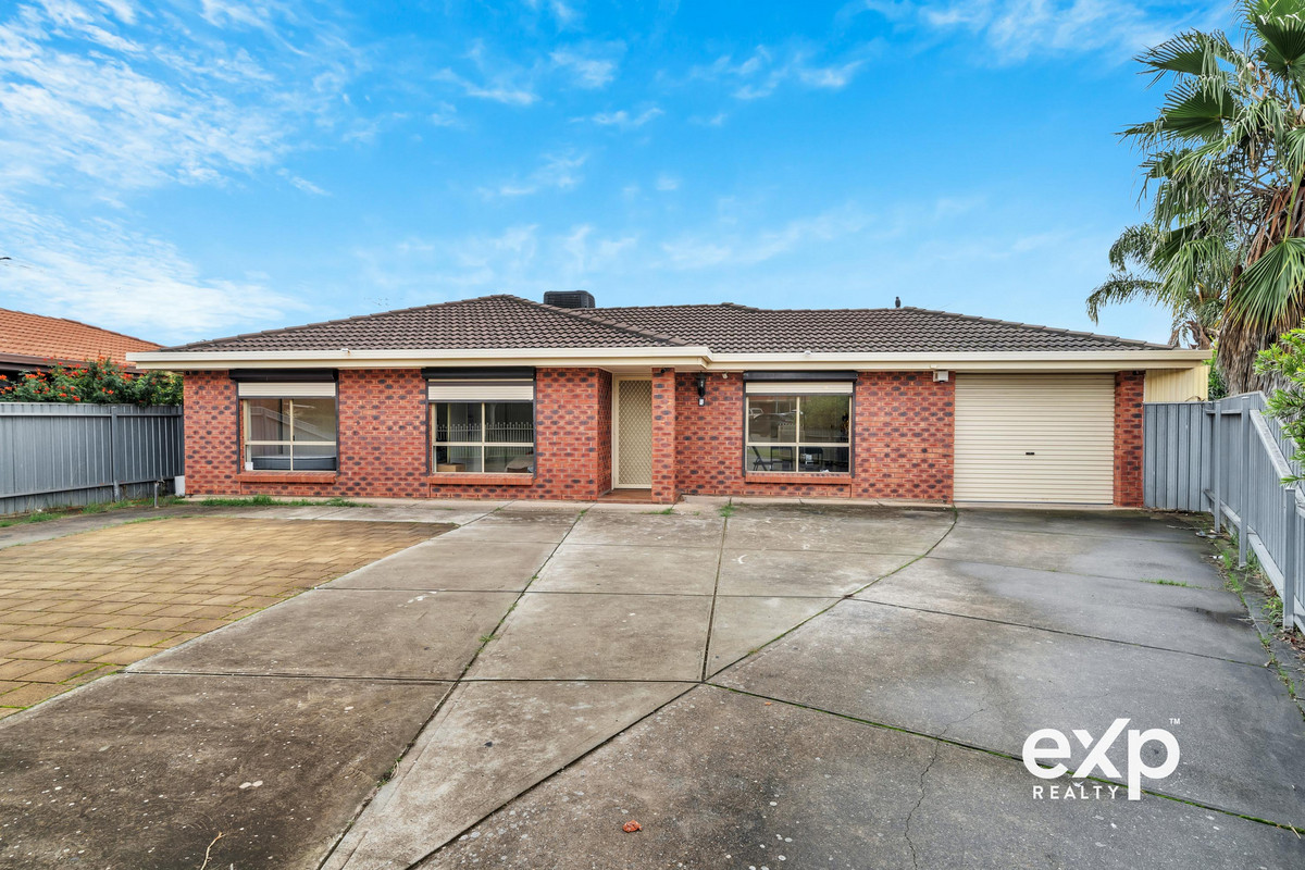Rare 887m² Family Entertainer with Huge Backyard & 3 Sheds