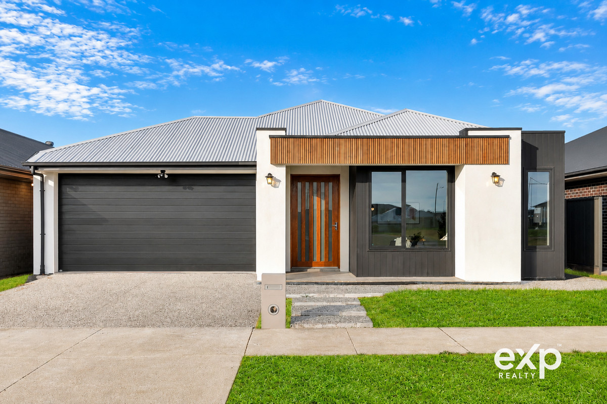 Stunning Brand-New Family Home with Sunroom & Multiple Living Spaces – First Home Owner Grant Available (Eligibility Criteria Apply)